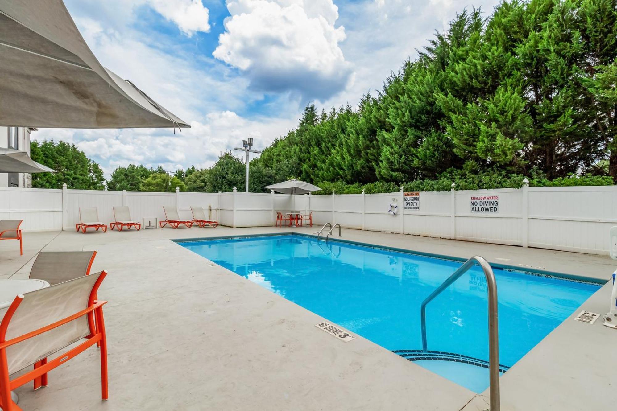 Holiday Inn Spartanburg Northwest Exterior photo